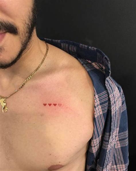 tatuaje minimalista pecho hombre|83 Tatuajes minimalistas (muy impresionantes)